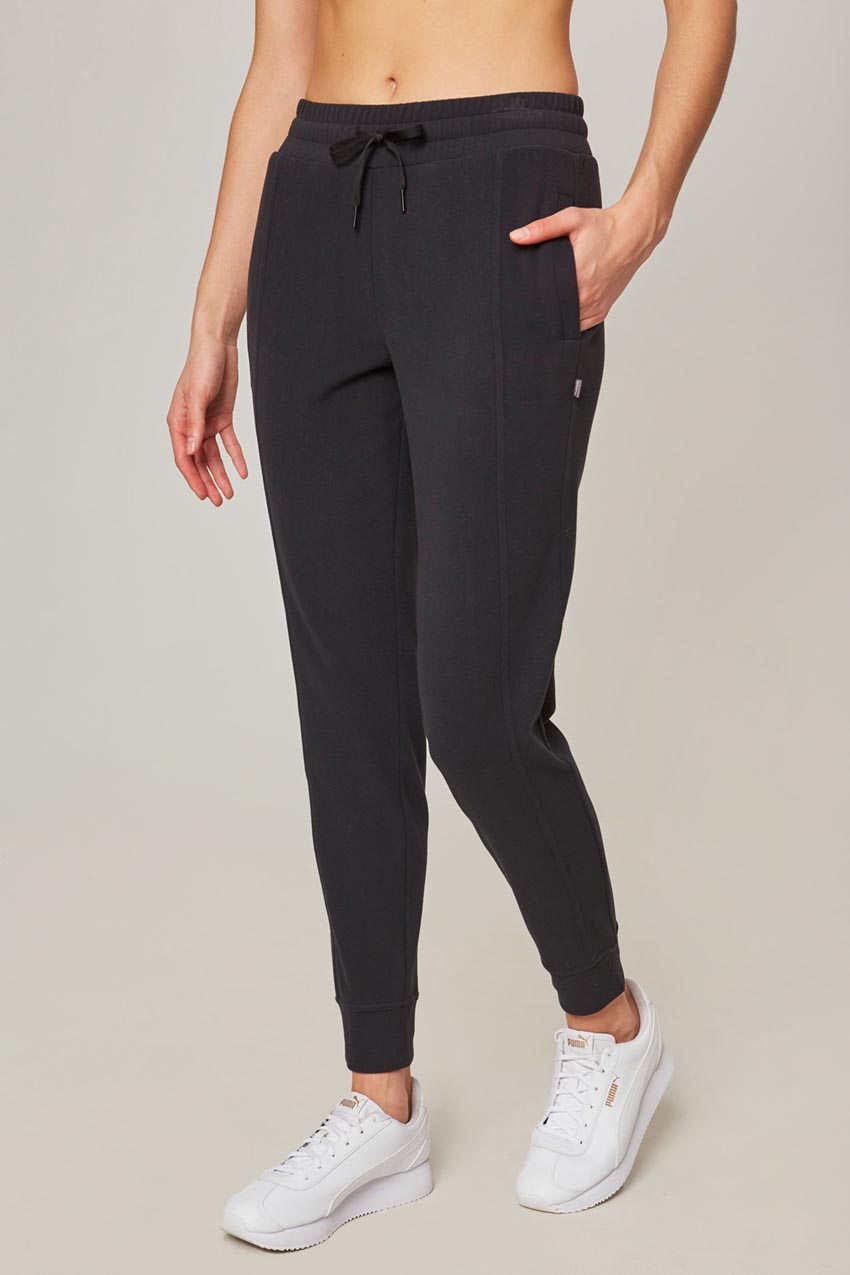 Mondetta Women’s Cozy Velour Jogger in Black