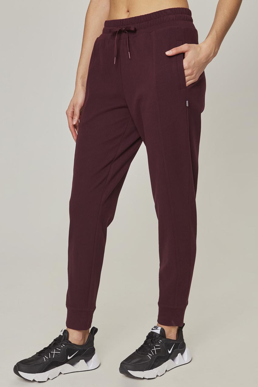 Mondetta Women’s Cozy Velour Jogger in Red