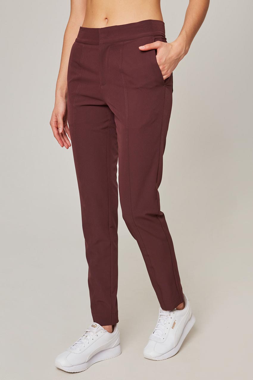 Mondetta Women's Woven Travel Pant in Brown