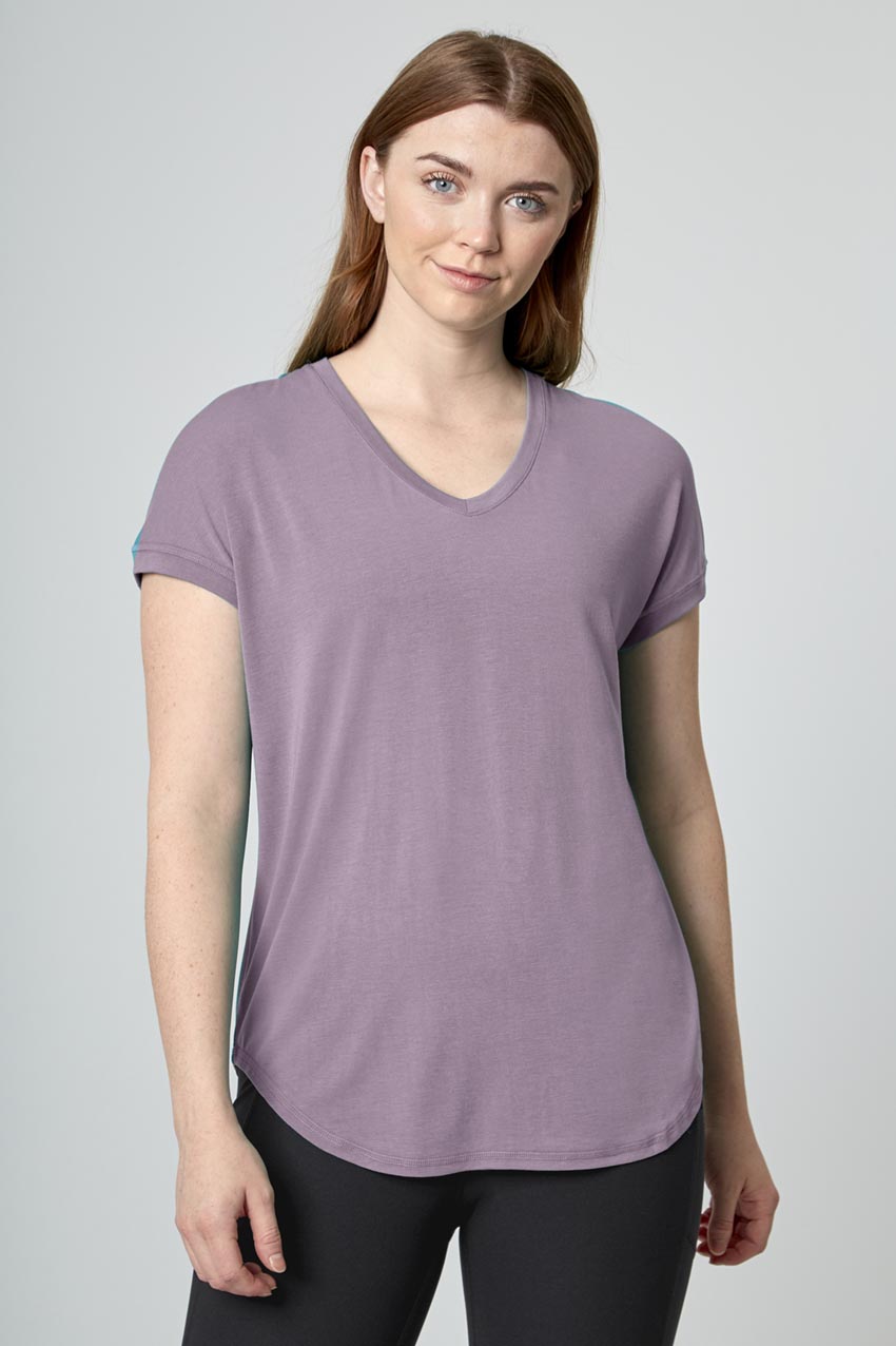 Mondetta Women’s V-Neck Short Sleeve Tee in Elderberry