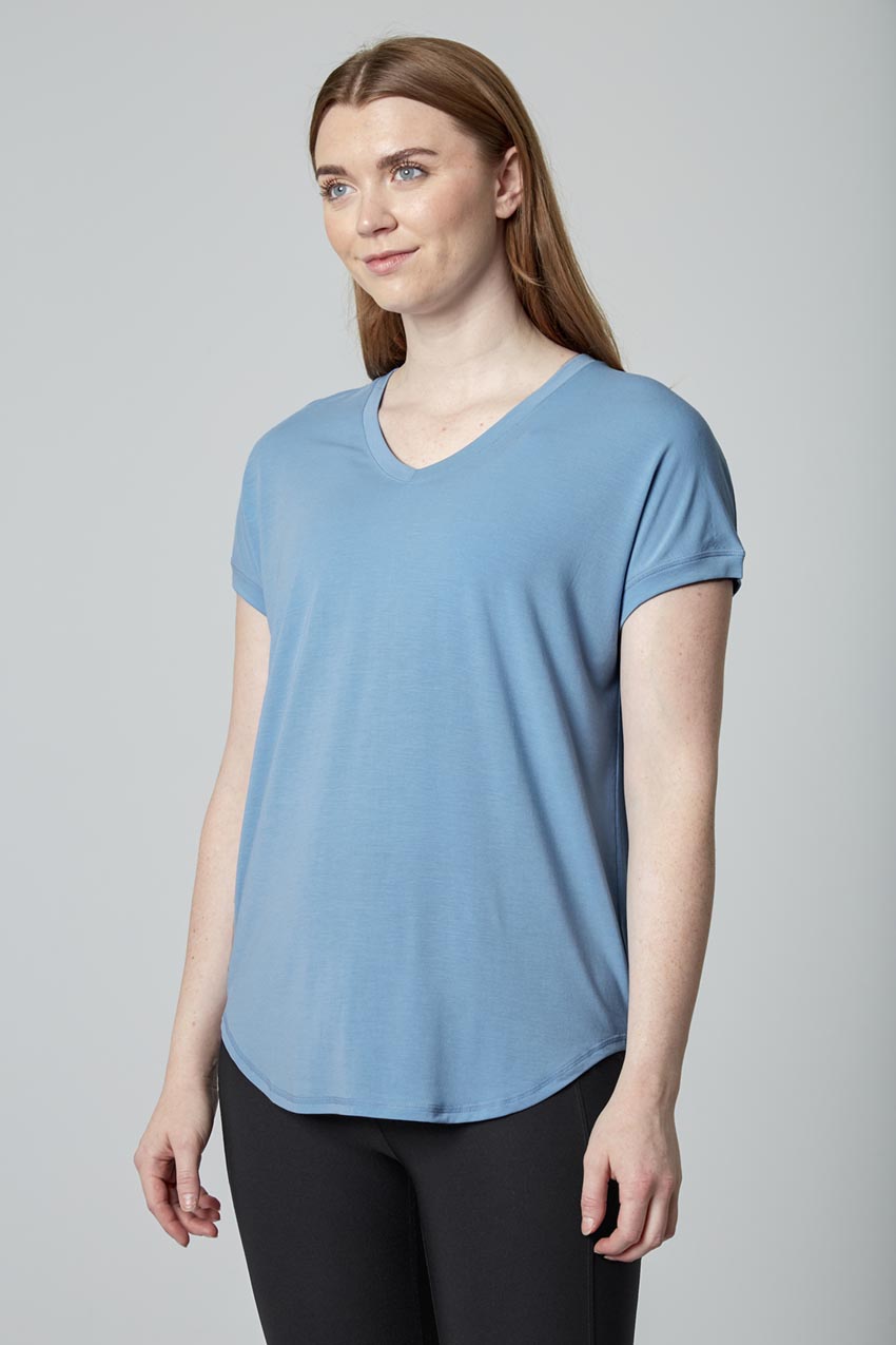 Mondetta Women’s V-Neck Short Sleeve Tee in Dusk Blue